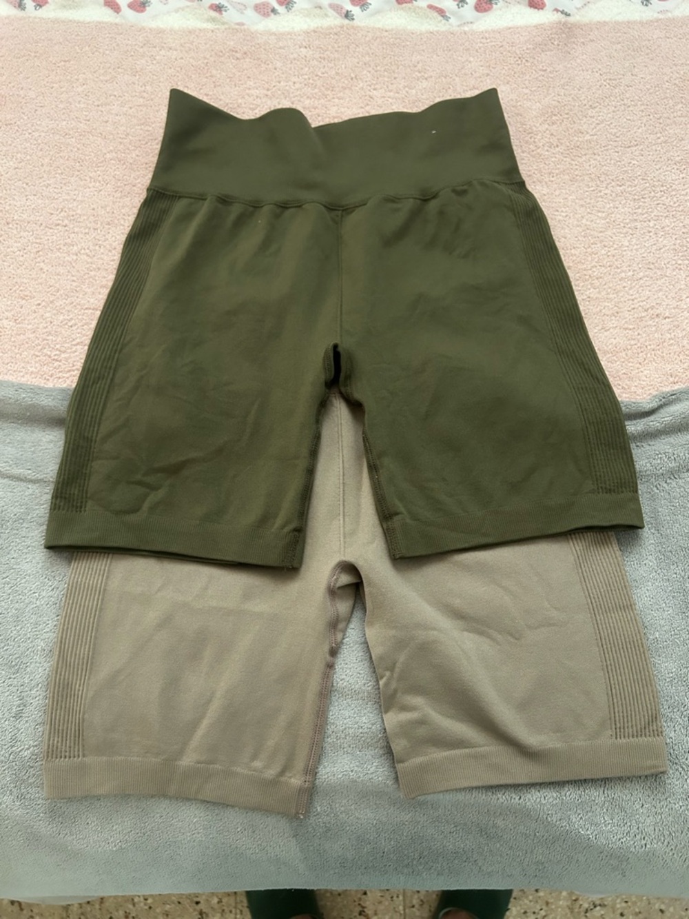 2 Seamless High-Waist Bike Shorts - Olive Green